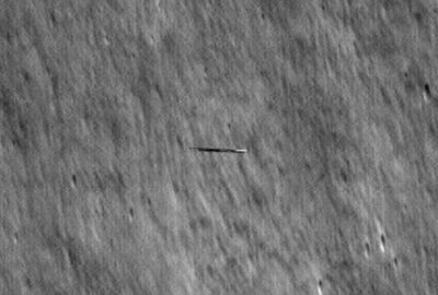 ناسا تنشر صور جسم غامض يتحرك بسرعة حول القمر وتكشف حقيقته