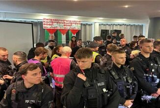 الشرطة الألمانية تقتحم مكان انعقاد مؤتمر فلسطين وتقطع بثه المباشر
