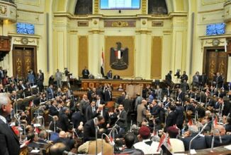 بسبب فستان.. تحرك برلماني مصري بعد منع طالبة من دخول كلية السياحة والفنادق