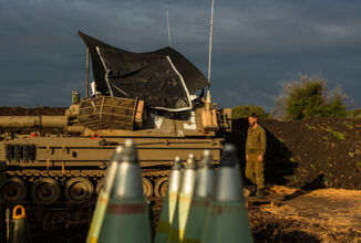 بلومبيرغ: إسرائيل تجهز قواتها لحرب شاملة مع حزب الله