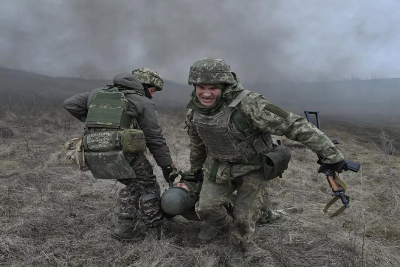 القائد الأعلى للجيش الأوكراني يؤكد تدهور وضع قواته بساحات القتال وتحقيق الجيش الروسي نجاحات تكتيكية