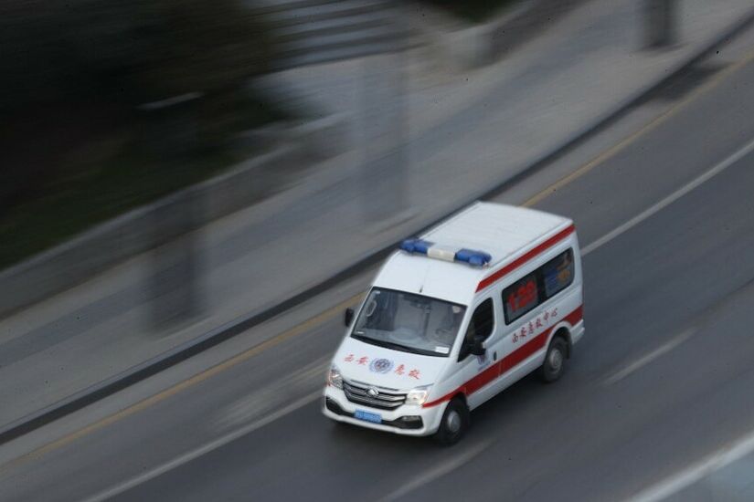 إصابة أكثر من 30 شخصا جراء انهيار طريق سريع جنوب الصين