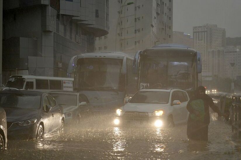 الأرصاد السعودية تحذر من الأمطار الرعدية والأتربة المثارة في بعض مناطق المملكة