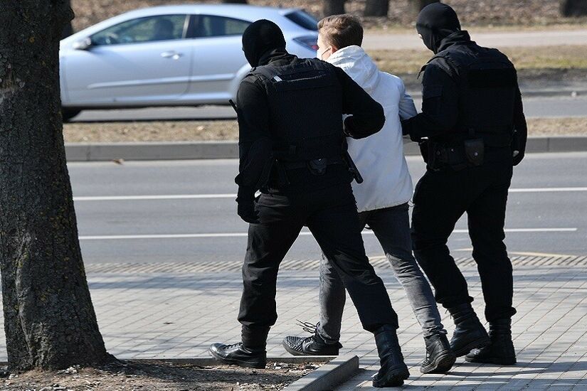 العندليب الأسود.. بيلاروس تنفذ اعتقالات في قضية تجنيد مراهقين من قبل المخابرات الأوكرانية