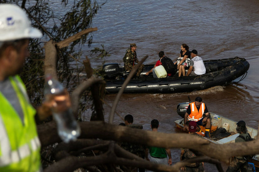 ارتفاع حصيلة ضحايا فيضانات البرازيل إلى 83 قتيلا