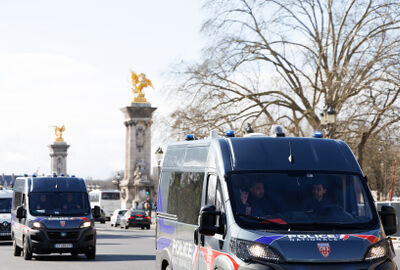 مقتل ثلاثة حراس وفرار سجين بعد هجوم مسلح على شاحنتهم في فرنسا