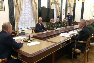 لا تغييرات في هيئة الأركان.. بوتين يجتمع بقادة المناطق العسكرية الروسية ويؤكد سير العمل حسب الخطة