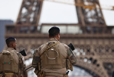 فرنسا ستظهر الحزم.. رئيس الوزراء الفرنسي يعلن إرسال ألف جندي إلى كاليدونيا الجديدة