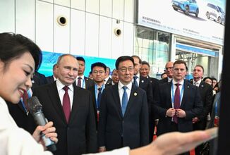 الرئيس الروسي يجري جولة تفقدية في إكسبو الصيني الروسي
