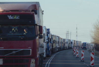 سائقو الشاحنات في أوكرانيا ينظمون احتجاجا ضخما اعتراضا على قانون التعبئة الجديد
