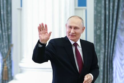 بوتين يهنئ المواطنين الروس باليوم العالمي للطفل
