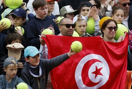 وزيرة السعادة التونسية تودع فرنسا.. فيديو