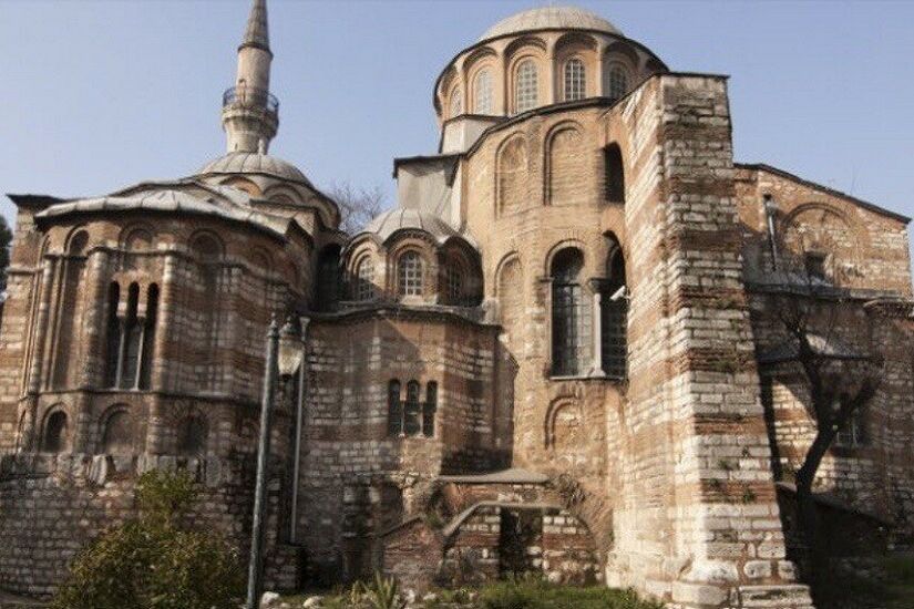 بعد استخدامه كمتحف ومستودع لعقود.. الأترك يؤدون أول صلاة عيد في جامع كاريه باسطنبول