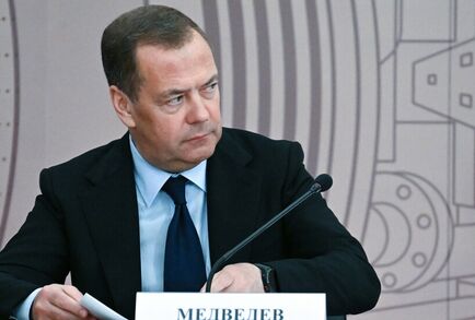 مدفيديف يوضح خطط روسيا في حال رفض كييف مقترح بوتين بشأن التسوية السلمية