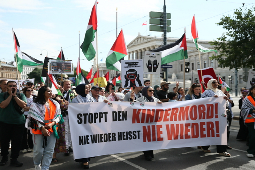 فيينا.. وقفة احتجاجية أمام البرلمان تندد بالهجمات الإسرائيلية على قطاع غزة