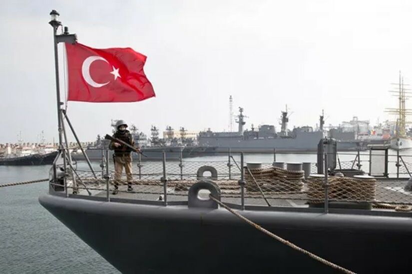 غواصة مجهولة وضابط بريطاني غامض.. أسرار استهداف سفينة تركية بالمتوسط