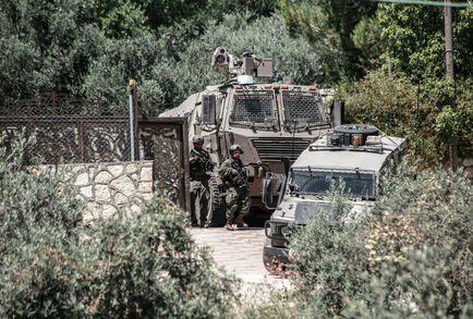 إصابة طفلين واعتقال 8 فلسطينيين خلال اقتحام الجيش الإسرائيلي مخيم بلاطة شرقي نابلس