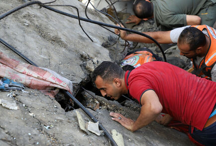 أطفال يحترقون وهم أحياء جراء قصف إسرائيلي على مدرسة تحوي نازحين في حي التفاح بغزة
