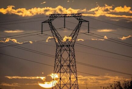 غلق المحال 10 ليلا.. الحكومة المصرية تصدر قرارات هامة بشأن الكهرباء وتعلن موعد انتهاء الأزمة