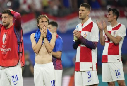 شاهد.. رد فعل مودريتش بعد تلقي شباك كرواتيا هدفا قاتلا أمام إيطاليا