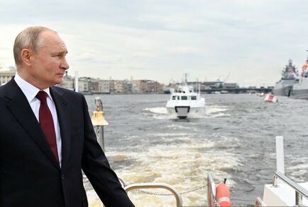 بوتين: روسيا تعمل باستمرار على تجهيز أسطولها بأحدث السفن والمعدات