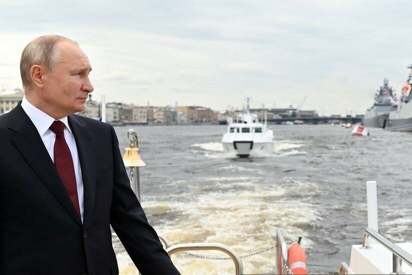 بوتين: روسيا تعمل باستمرار على تجهيز أسطولها بأحدث السفن والمعدات