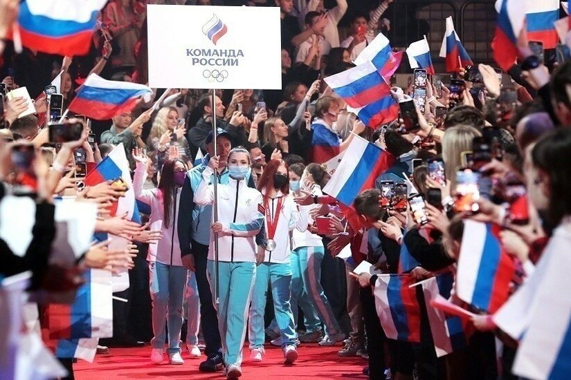 اللجنة الأولمبية الدولية تتحدث عن قيود على الرياضيين الروس مع وسائل الإعلام في أولمبياد 2024