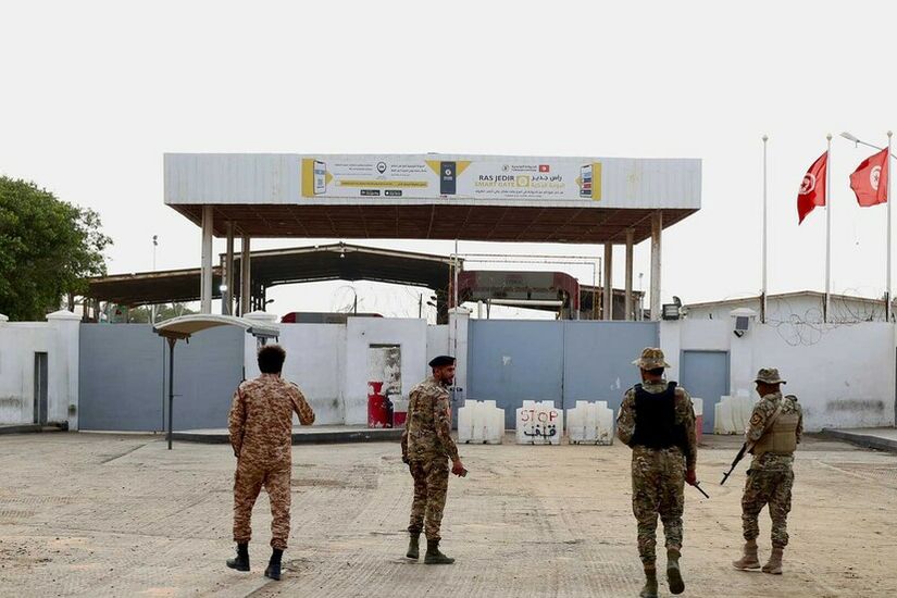 أ ف ب: معبر رأس الجدير بين تونس وليبيا لا يزال مغلقا للشهر الثالث