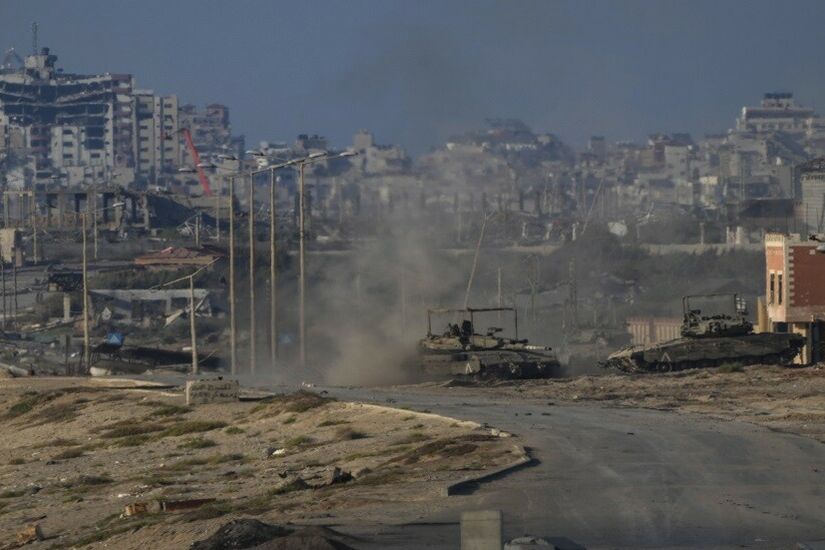 كتائب القسام تعلن استهداف ناقلة جند إسرائيلية من نوع نمر وقتل من فيها شرقي مدينة غزة