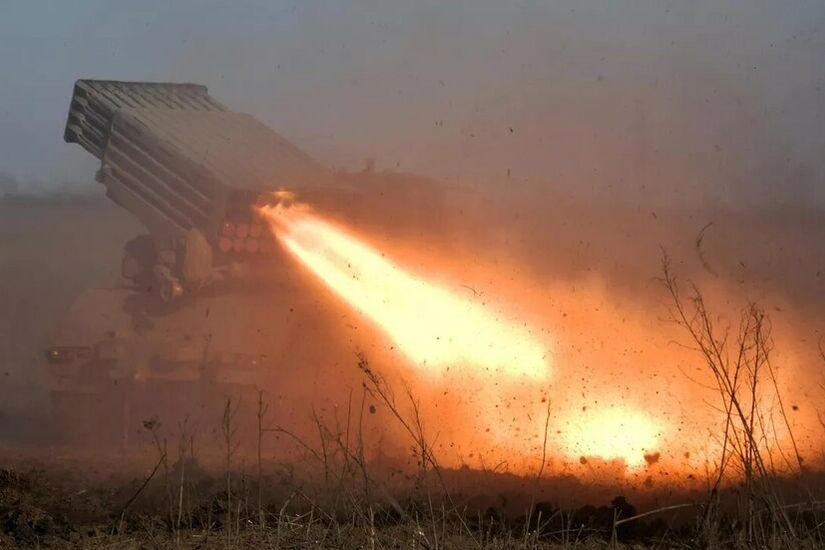 القوات الروسية تستهدف مستودعا لصواريخ هيمارس الأمريكية في نيكولايف