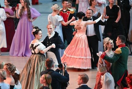 بأجواء من القرن التاسع عشر.. موسكو تحيي فعالية حفل بوشكين الراقص