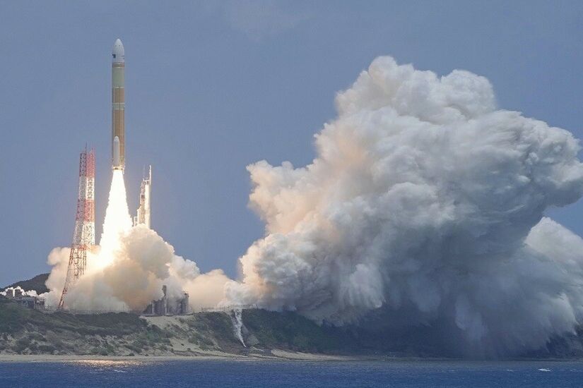 اليابان تطلق صاروخ H3 مع قمر صناعي إلى الفضاء