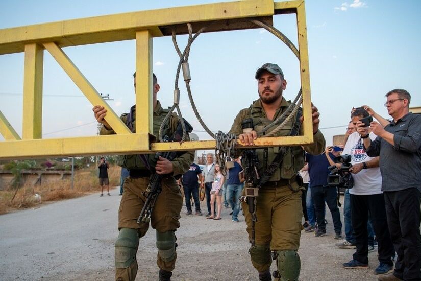إعلام عبري: إحباط محاولة لتهريب شحنة أسلحة خفيفة من الأردن إلى إسرائيل