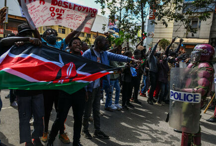 تجدد التظاهرات في كينيا والشرطة تطلق الغاز المسيل للدموع في نيروبي