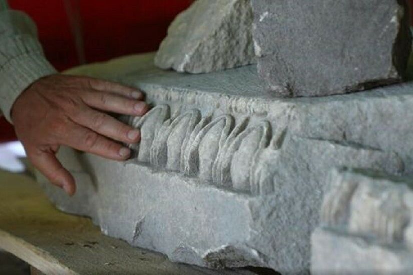 العثور على جزء من مائدة القرابين في معبد زيوس بشبه جزيرة القرم