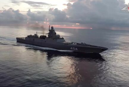 المجموعة البحرية الضاربة الروسية تغادر ميناء فنزويلا