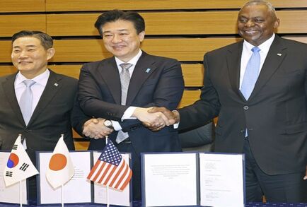 وزراء دفاع الولايات المتحدة واليابان وكوريا الجنوبية يوقعون على مذكرة تعاون