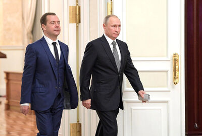 مدفيديف يهنئ بوتين بـفوزه الرائع في الانتخابات الرئاسية الروسية
