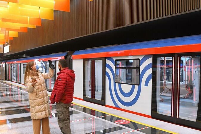 روسيا تتطور بخطي سريعة ...إعجاب عالمي بمحطات مترو موسكو الجديدة (فيديو)