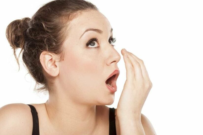 ثلاثة أطعمة قد تساعد في علاج رائحة الفم الكريهة !
