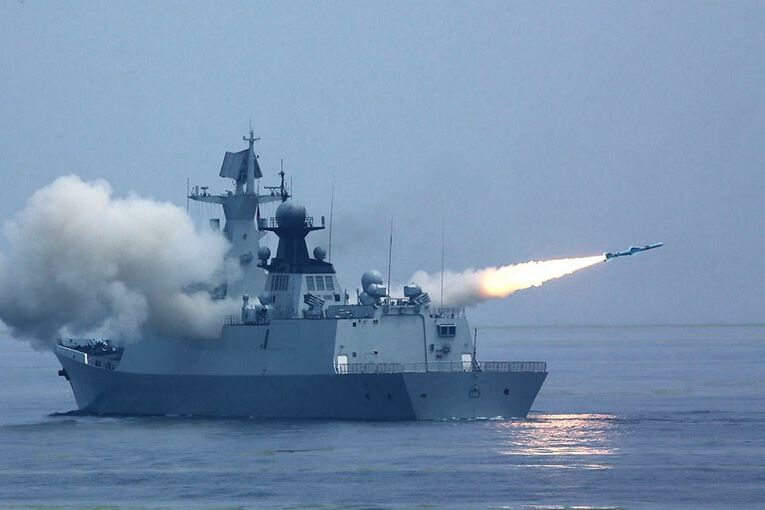 وزارة الدفاع الروسية : السفن المتجهة إلى موانئ أوكرانيا ستعامل على أنها تنقل معدات عسكرية