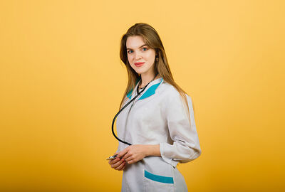 طبيبة روسية توضح أسباب الشعور بالمرارة في الفم