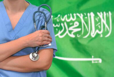 بالفيديو.. أمهر الأطباء السعوديين يباشرون في فصل التوأم السيامي النيجيري حسانة وحسينة