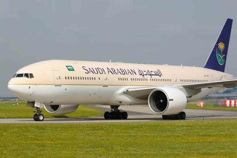 السعودية.. مطار الملك خالد الدولي يصدر بيانا بشأن حادث طائرة على مدرجه