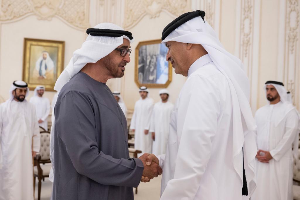 الرئيس الإماراتي يستقبل رئيس مجلس الشورى القطري