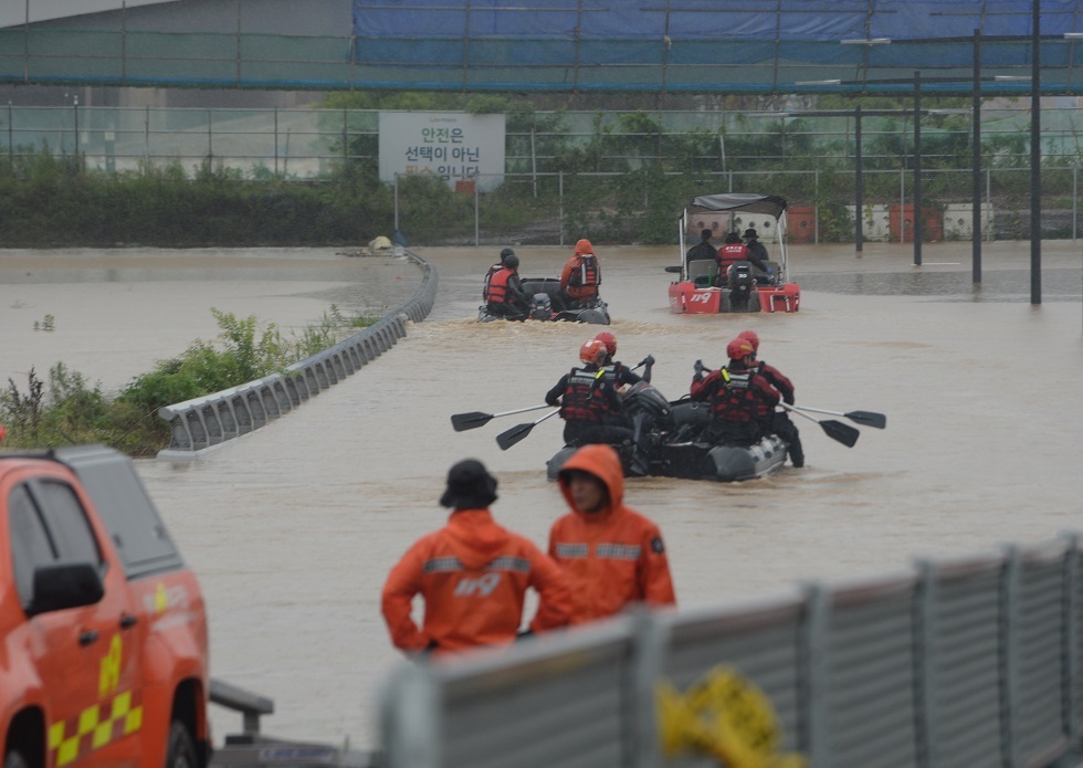 37 قتيلا و10 مفقودين في فيضانات وانزلاقات للتربة في كوريا الجنوبية (صورة +  فيديو)