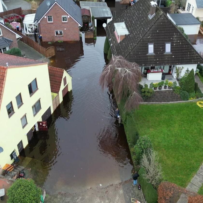 إجلاء السكان بعد انهيار سد بالقرب من مدينة بريمن شمال ألمانيا (صور+ فيديوهات)