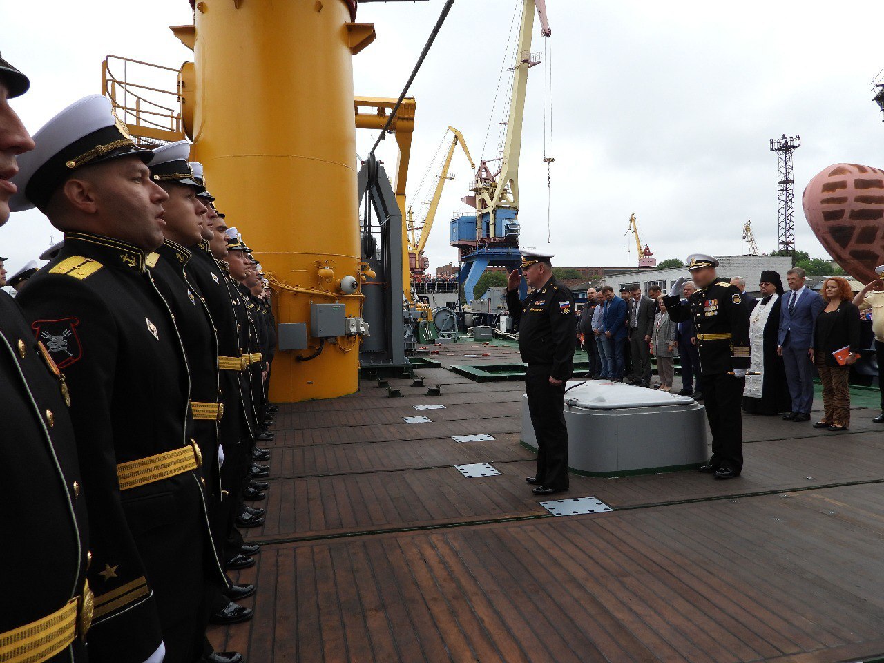 روسيا ترفع علم البحرية على سفينة أبحاث جديدة