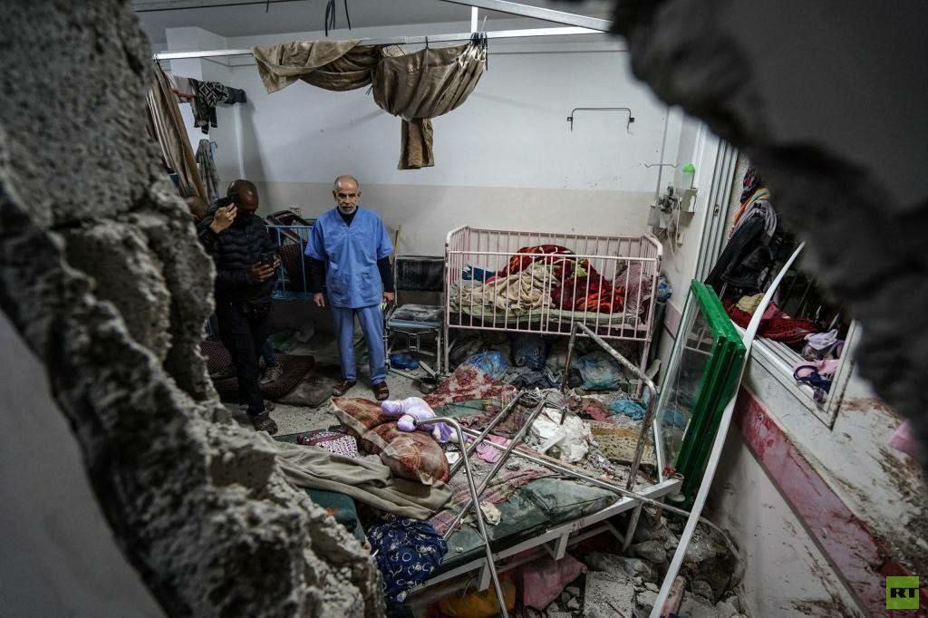مجمع ناصر الطبي.. حلقة جديدة بسلسلة الاعتداءات الإسرائيلية على المرافق الطبية بغزة (صور)