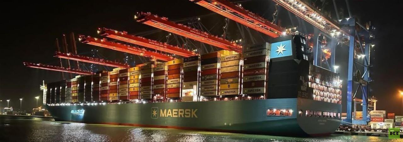 قناة السويس تستقبل ثالث سفينة تعمل بالوقود الأخضر